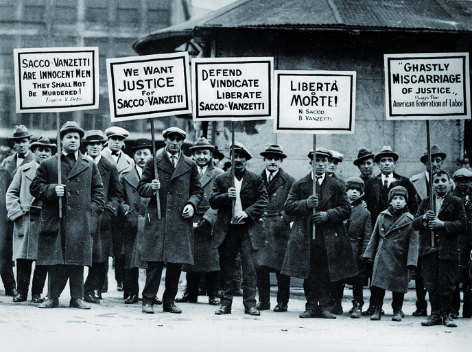 Proteste di emigranti italiani a favore di Sacco e Vanzetti, giustiziati sulla sedia elettrica nel 1927.