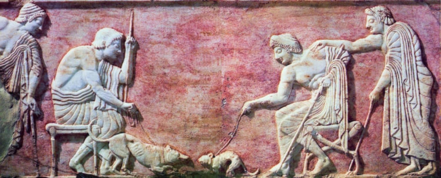 Giovani Ateniesi aizzano un cane e un gatto ad azzuffarsi, rilievo del Koùros del Pireo (510 a.C.).